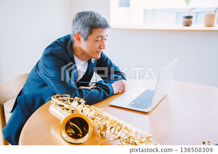 在家上線上薩克斯風課 136508309