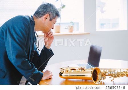 在家上線上薩克斯風課 136508346