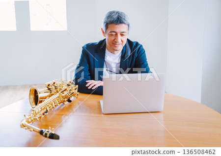 在家上線上薩克斯風課 136508462