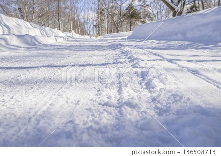 北海道的雪道 136508713