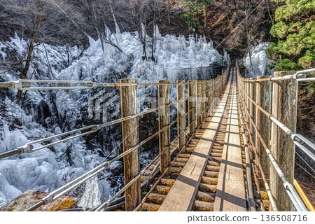 冬季埼玉縣奧秩父市大之內谷的冰柱 136508716
