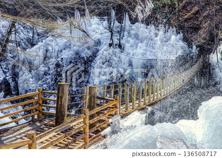 冬季埼玉縣奧秩父市大之內谷的冰柱 136508717