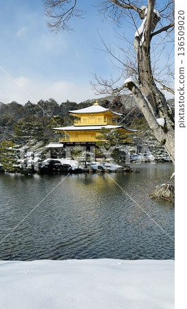 The golden pavilion where the snow was made up The golden pavilion where the snow was made up 136509020