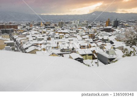 厚雪景色：京都市景 136509348