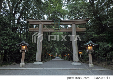 黃昏時分的大見輪神社 136509914