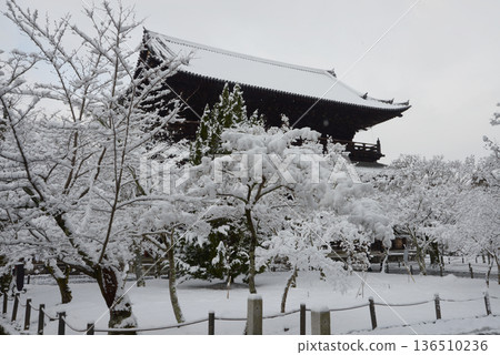 Snow at Nanzenji Temple Sanmon Gate, Sakyo Ward, Kyoto City Snow at Nanzenji Temple Sanmon Gate, Sakyo Ward, Kyoto City 136510236