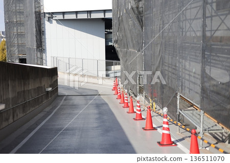 Exterior construction 136511070