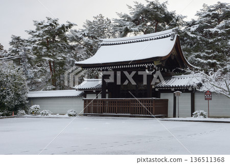 京都市左京區禦門南禪寺的雪 136511368