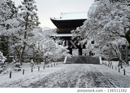Snow at Nanzenji Temple Sanmon Gate, Sakyo Ward, Kyoto City 136511382