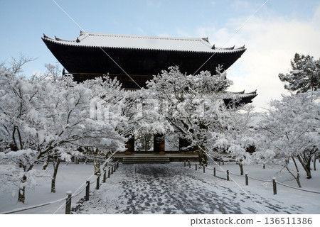 京都市左京區南禪寺三門的雪 136511386