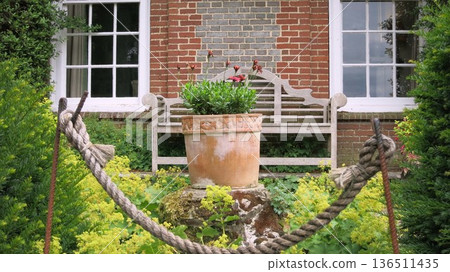  English garden 136511435