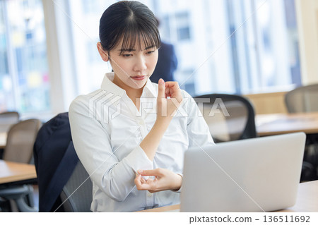 職業婦女 136511692