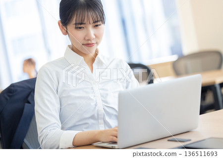 職業婦女 136511693