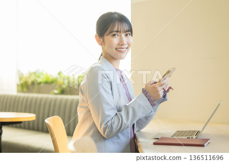 觀看smaho的女商人 136511696