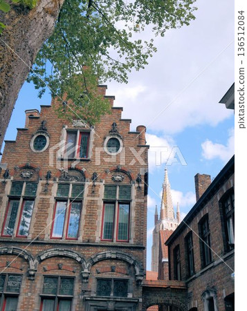 Beautiful old houses in Bruges, Belgium Beautiful old houses in Bruges, Belgium 136512084
