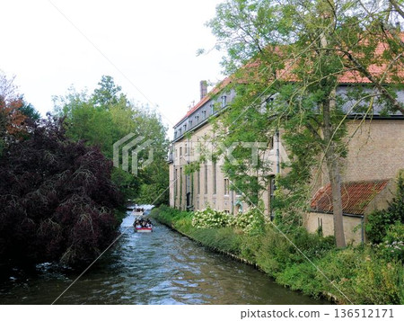 Boat ride along the waterways of Bruges (Belgium) 136512171