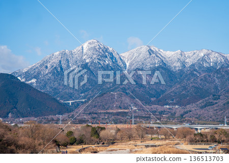 Mount Gozaisho seen from Komono Bridge (Komono Town, Mie Prefecture) 136513703