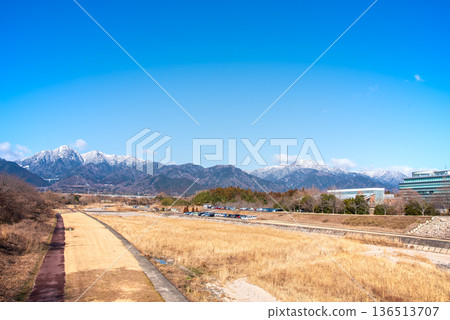 從小物橋眺望五在丈山（三重縣小物町） 136513707