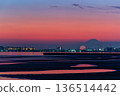 Sunset and tidal flats at Sanbanze, Funabashi City, Chiba Prefecture 136514442
