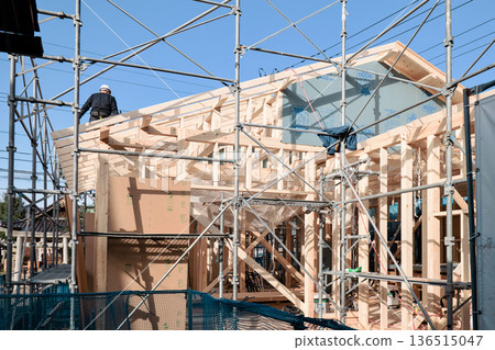 Housing image: Wooden single-story house under construction 136515047