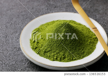 Gray stone background and vibrant matcha powder Gray stone background and vibrant matcha powder 136516153