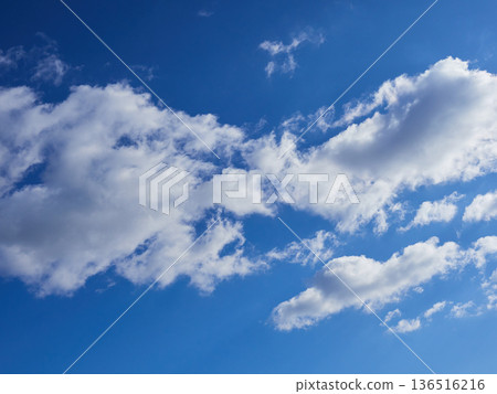 美麗的藍天和白雲 美麗的藍天和白雲 136516216