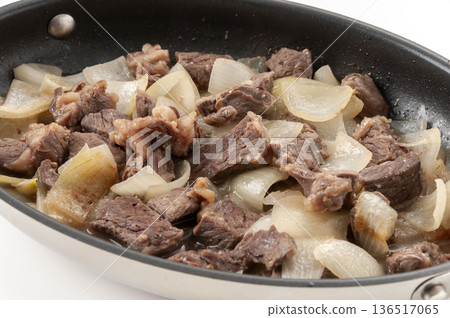 牛肉洋蔥炒菜 136517065