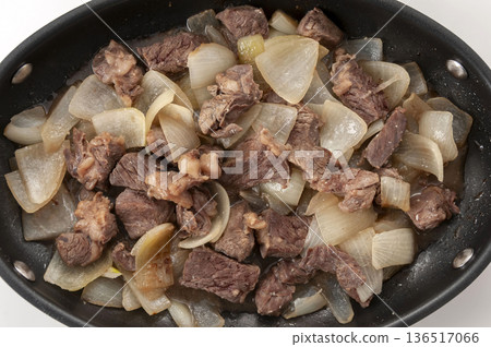 牛肉洋蔥炒菜 136517066