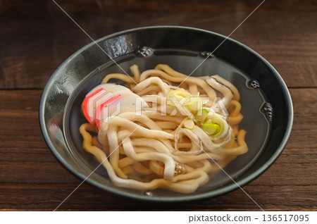 Chewy noodles with udon 136517095