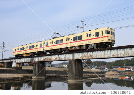 Meitetsu Hiromi Line 6000 series train 6013 straddles the Kani River in winter Meitetsu Hiromi Line 6000 series train 6013 straddles the Kani River in winter 136518641