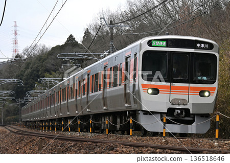 中央西線315系列C20列車開往中津川方向。 中央西線315系列C20列車開往中津川方向。 136518646