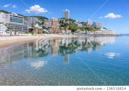 熱海，沙灘與藍天 136518814