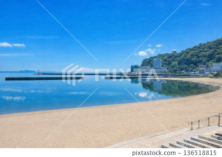 熱海,沙灘與藍天 熱海,沙灘與藍天 136518815