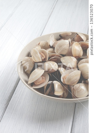 freshly frozen vongole clams, on a light plate, top view, no people, freshly frozen vongole clams, on a light plate, top view, no people, 136523070