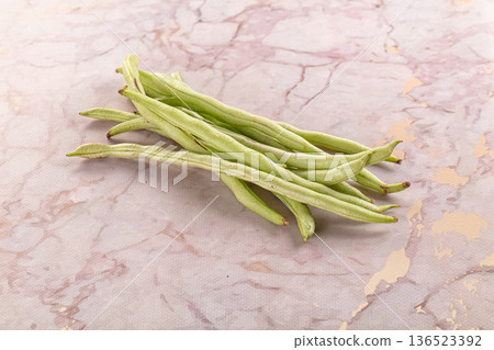 Raw green string beans heap Raw green string beans heap 136523392