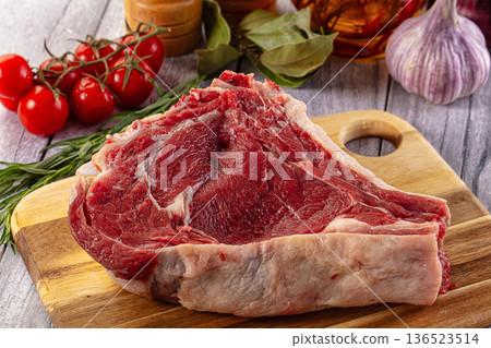 Raw beef thicl edge cut 136523514