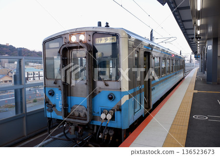 愛媛縣松山站，洋山線開往伊予市方向 136523673