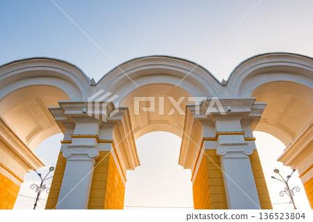 arches of architectural design, arched overlap of the opening arches of architectural design, arched overlap of the opening 136523804