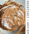 融化巧克力 136528300
