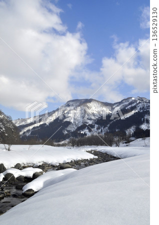 Winter snow scene 136529130