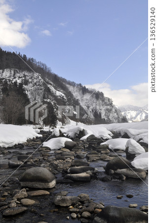 冬天的雪景 136529140
