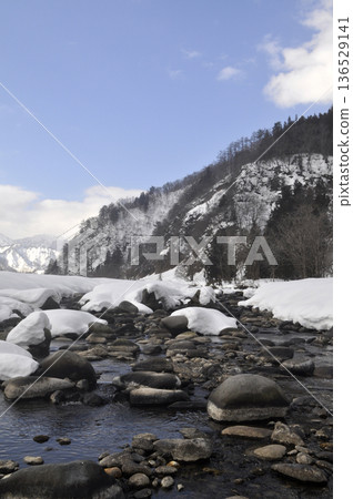 冬天的雪景 136529141