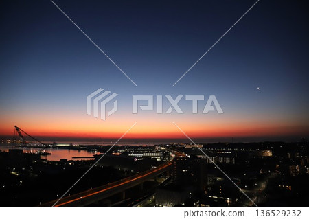 Dawn crescent moon Dawn crescent moon 136529232