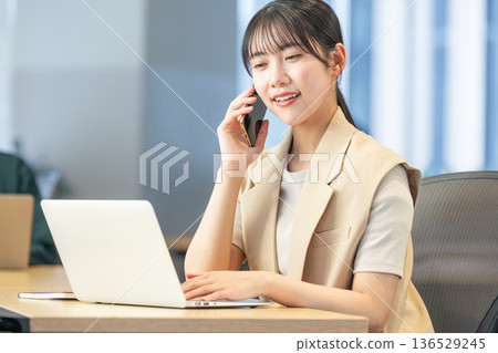 Woman working in the office Woman working in the office 136529245