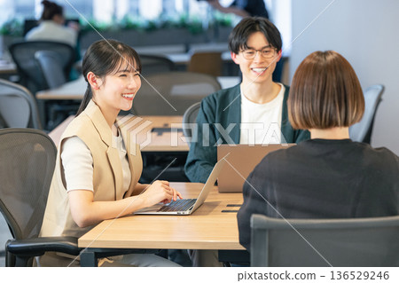 business people having a meeting business people having a meeting 136529246
