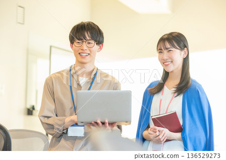 辦公室和男人 136529273