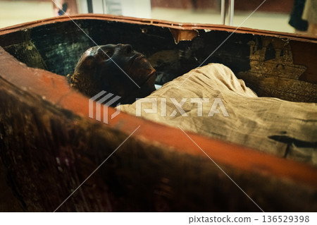 Open Casket Of The Pharaoh Tomb With The Mummy 136529398