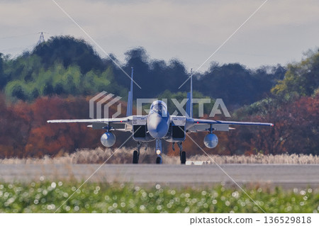 戰鬥機的正面視圖 136529818