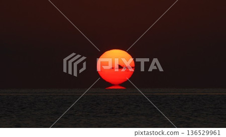 Daruma Sunset Sun on the Horizon Daruma Sunset Sun on the Horizon 136529961