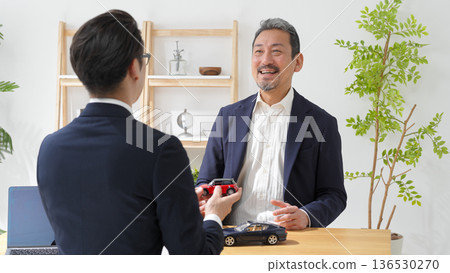 Men negotiating business Men negotiating business 136530270